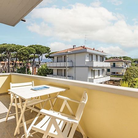 Comfy Apartment With Private Parking Near The Beach! Виареджо Екстериор снимка